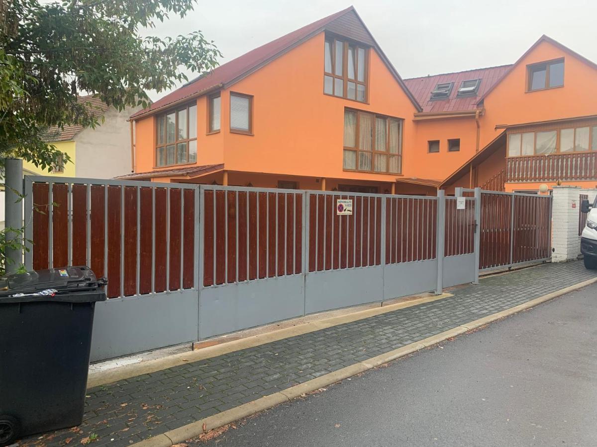 3 Apartments In 1 Location Prága Kültér fotó